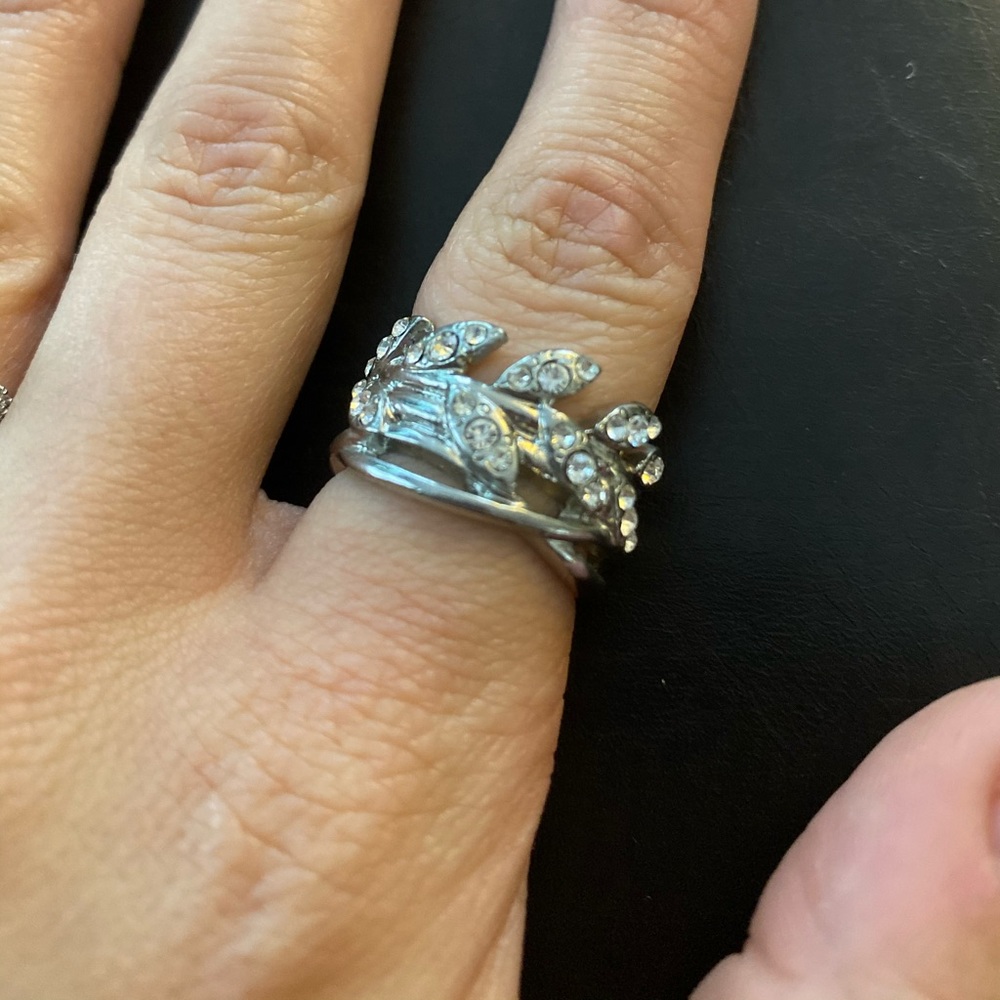 Lia Sophia leaf ring - size 8